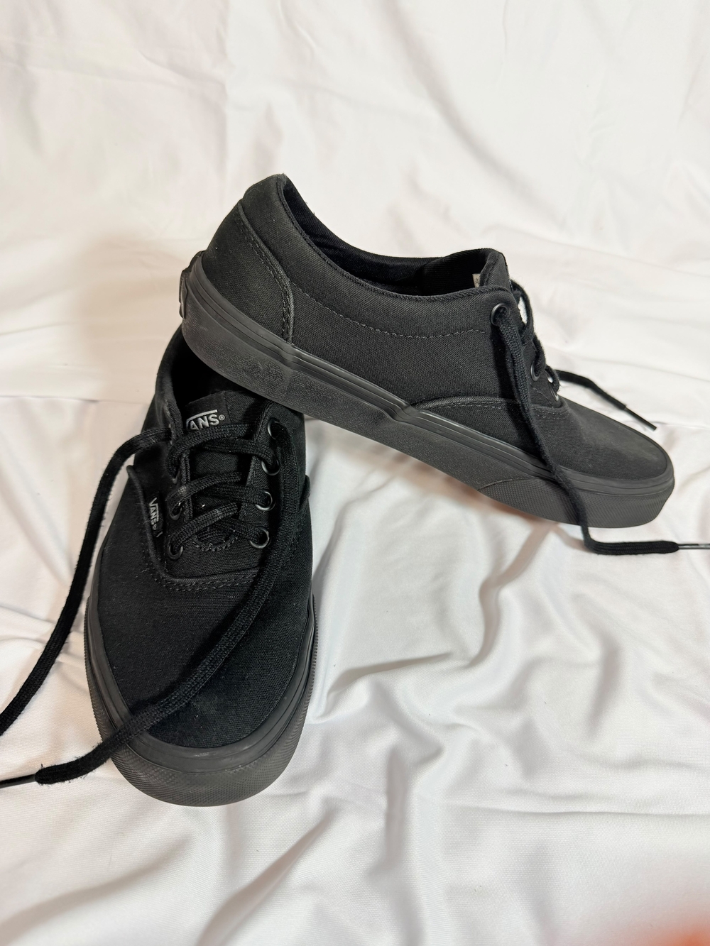 Vans Women's Black Canvas Low Top Sneakers Size 7.5 Triple Black Lace Up Shoes - Picture 4 of 8